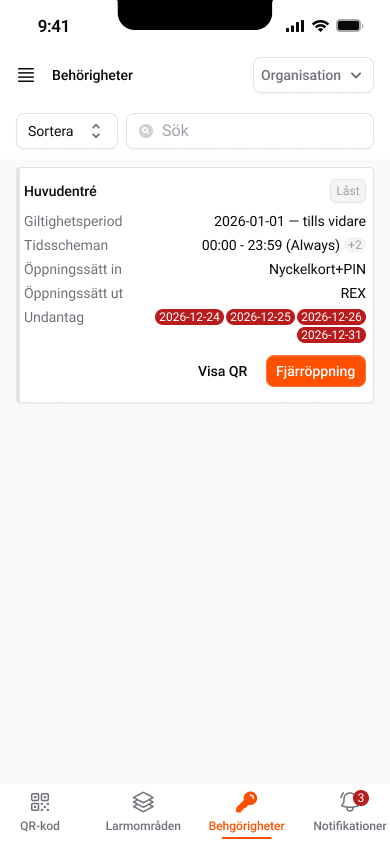 Vyn Behörigheter i Entryfy-appen som visar dörren Huvudentré som låst, giltig från 2026-01-01 tills vidare, tidsschema 00:00–23:59, öppning in med nyckelkort och PIN, öppning ut med REX, fyra undantagsdatum i december samt knapparna Visa QR och Fjärröppning